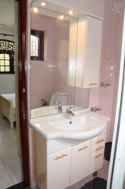 Gondolas Holiday Lanka Ragama Extérieur photo