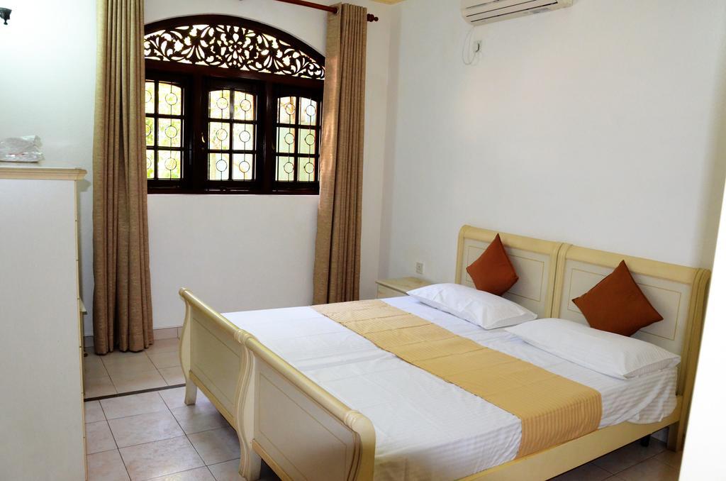 Gondolas Holiday Lanka Ragama Extérieur photo